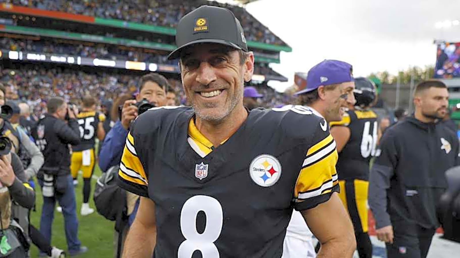 Steelers Could Keep Aaron Rodgers Beyond This Season