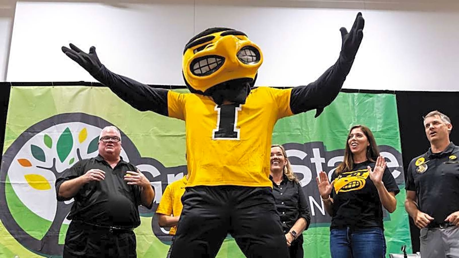 Former Iowa Hawkeyes Transfer Commit Announces Surprising Decision