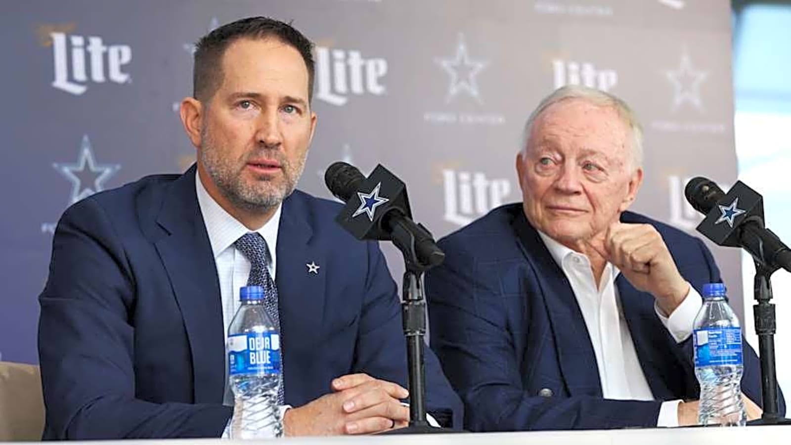 NFL Executives Sound Off on 'Disappointing' Cowboys Free Agency Haul