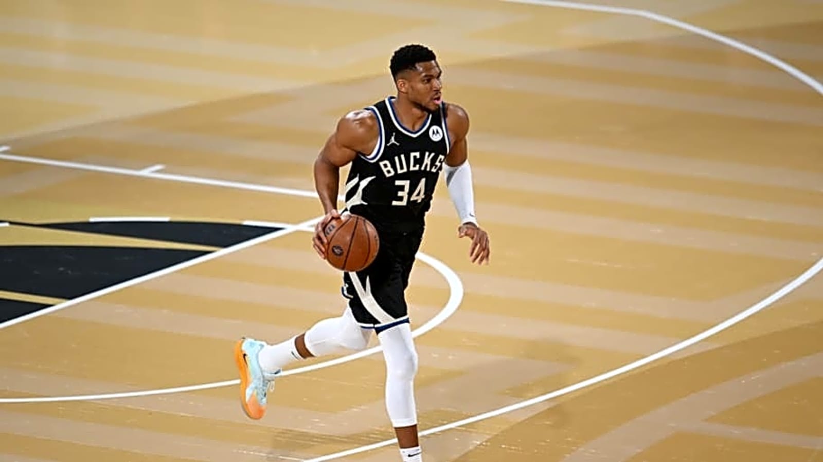 Bucks&#39; Giannis Antetokounmpo Has 6-Word Response Regarding Future in Milwaukee