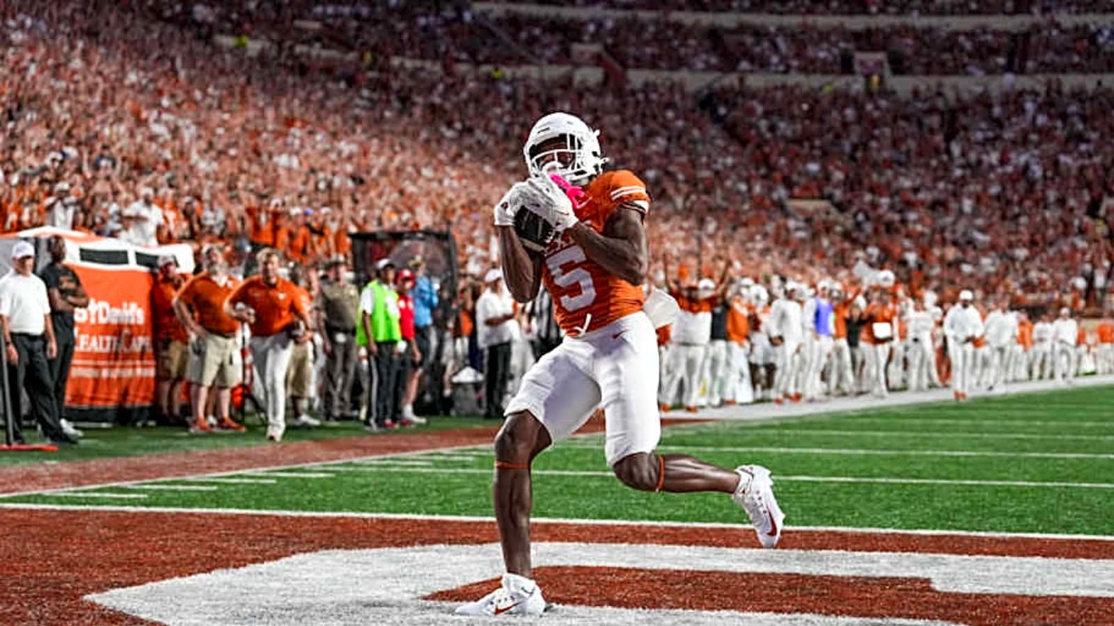 Texas Longhorns 4-Star WR Target Sets Commitment Date