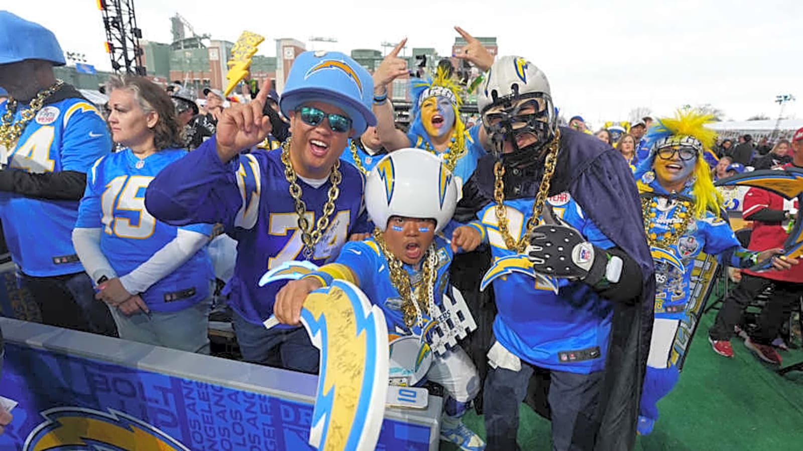 Chargers&#39; social team praised for the Minecraft-inspired schedule release