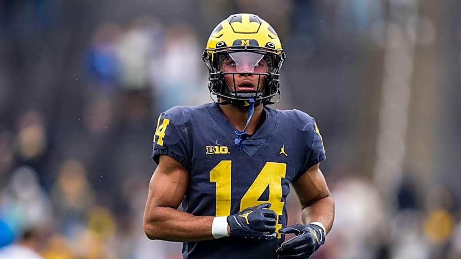 Michigan football commit puts up massive numbers while helping his team to victory