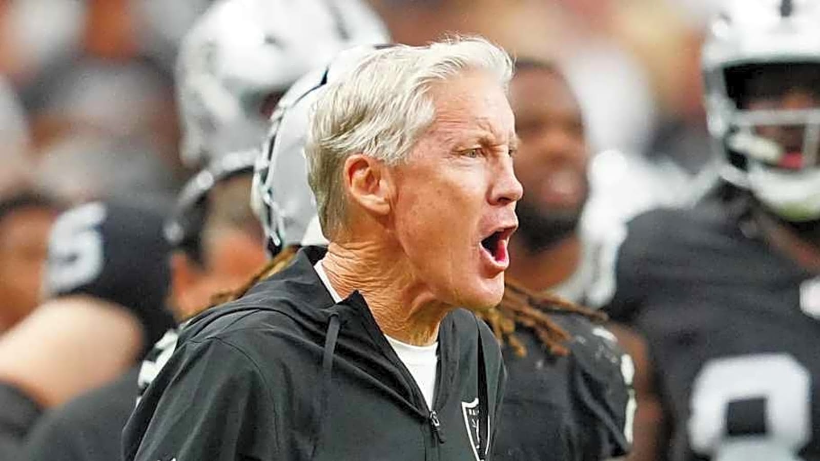 Raiders’ QB Problem Poses an Interesting Question