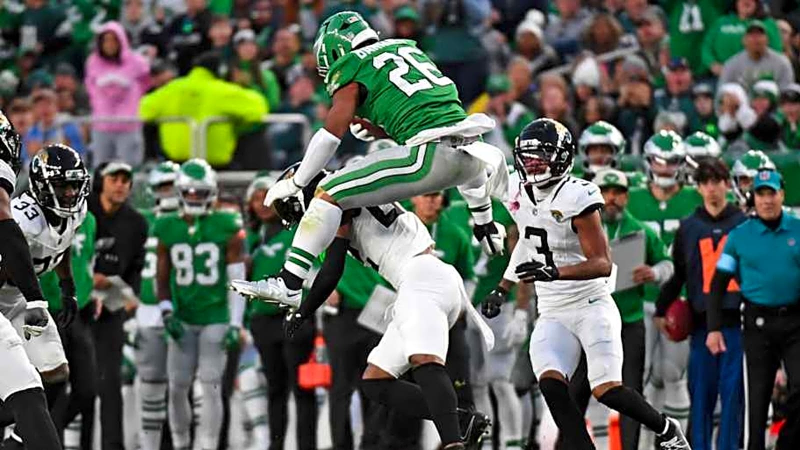 Eagles fans are losing it over Saquon Barkley&#39;s backwards hurdle (again)