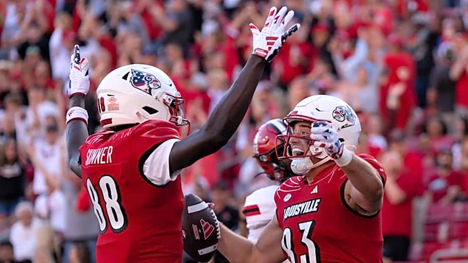 Watch: Ryan Wallace, Louisville TEs Talk Fall Camp and Start of 2025 Season