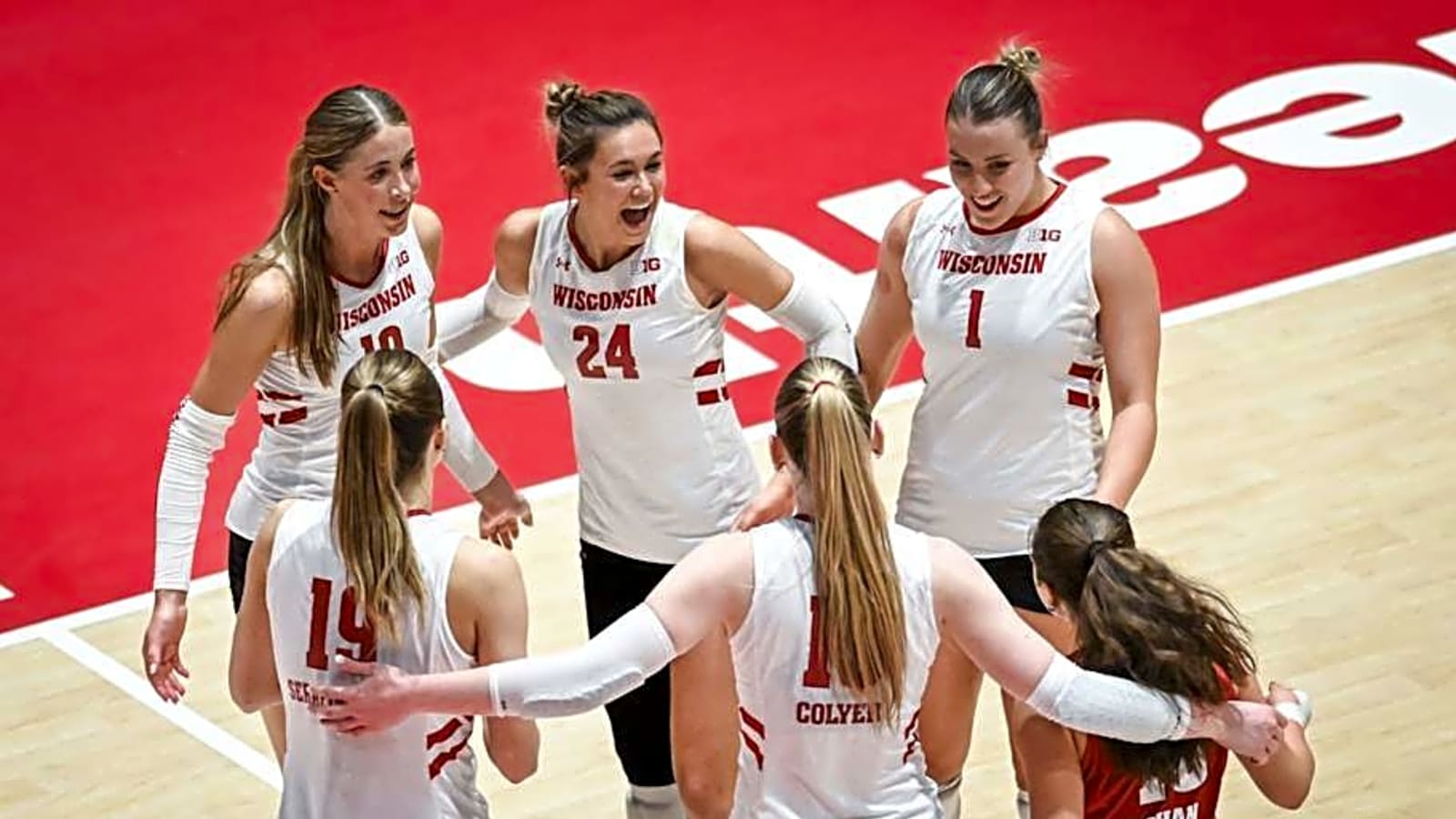 Wisconsin Badgers News: Volleyball splits Opening Spike Classic, new athletic facility named, more