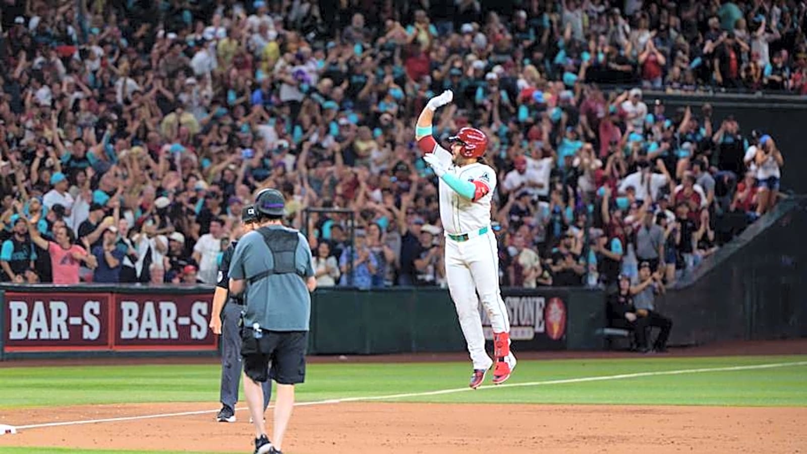 Arizona Diamondbacks' Eugenio Suárez Joins Exclusive Club By Belting 4 Home Runs
