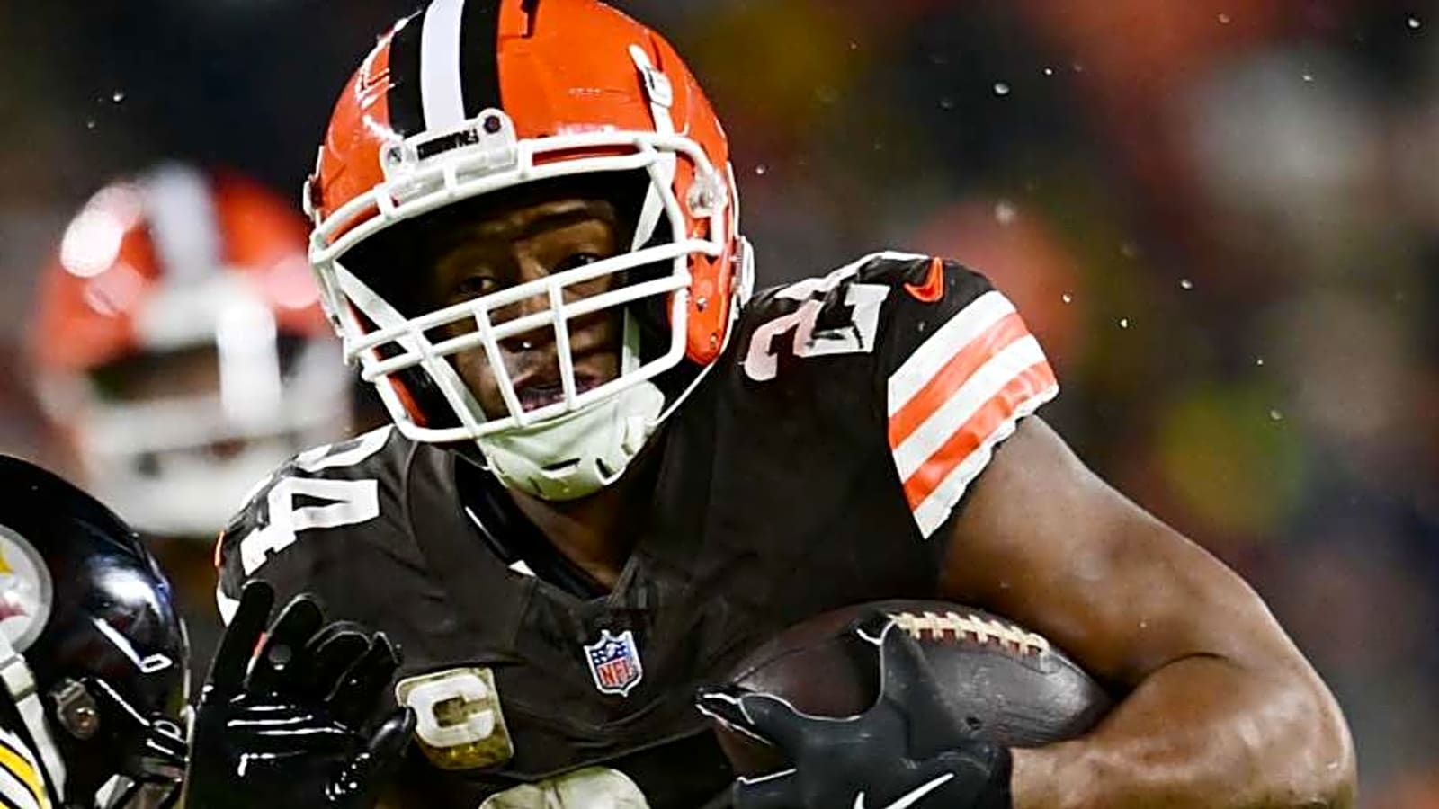 Titans Rival Signs Pro Bowl RB