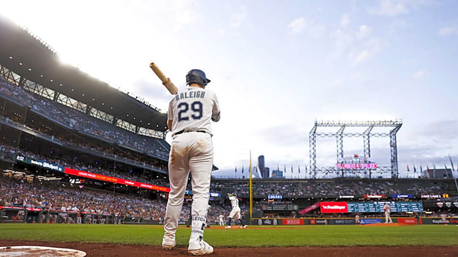 TEREN&#39;S TAKE: Mariners Need to Take Advantage of Cal Raleigh&#39;s Historic Season