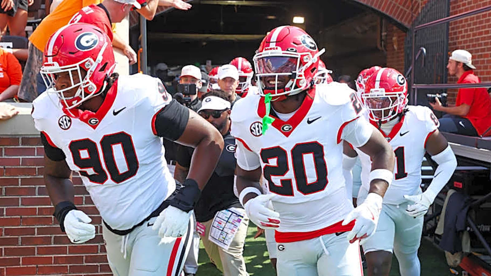 HALFTIME: Georgia&#39;s Defense Struggling Early - Bulldogs Trail Tennessee 21-17