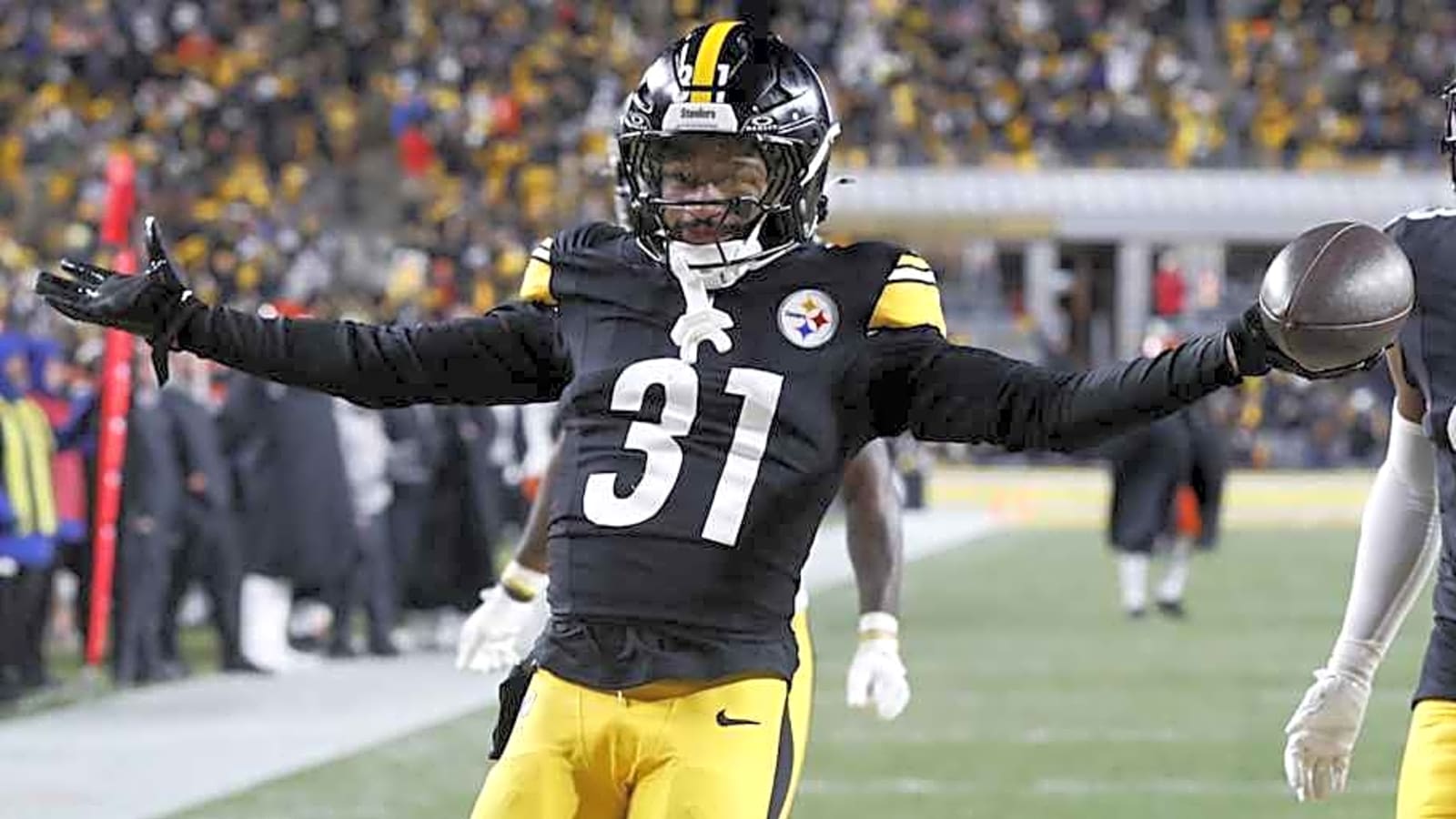 Steelers Bring Back Fan Favorite CB