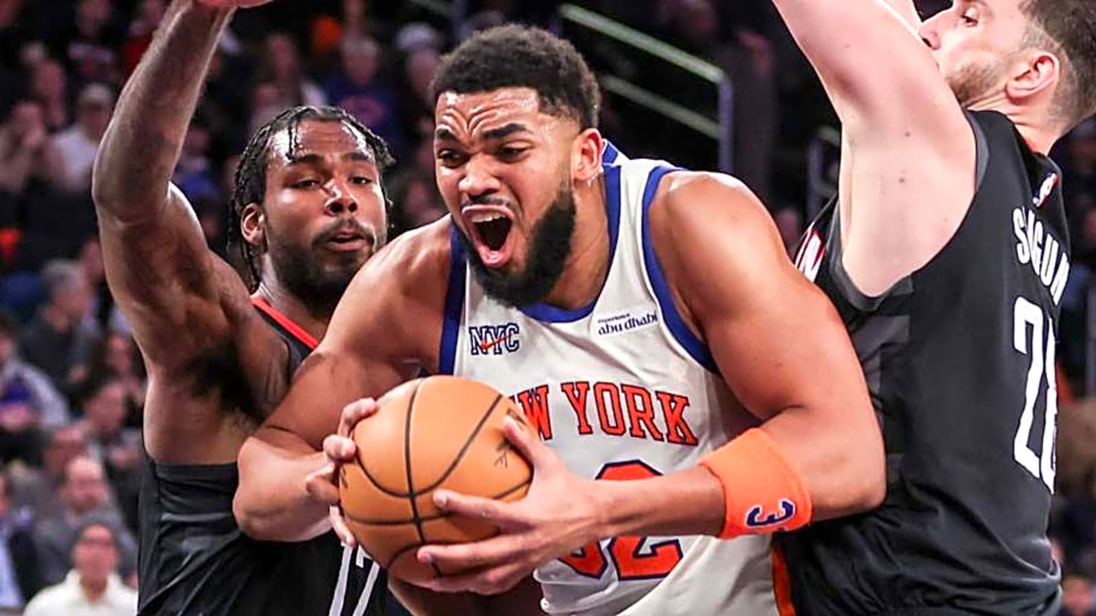 Knicks Beat Rockets After Stunning Fourth-Quarter Comeback