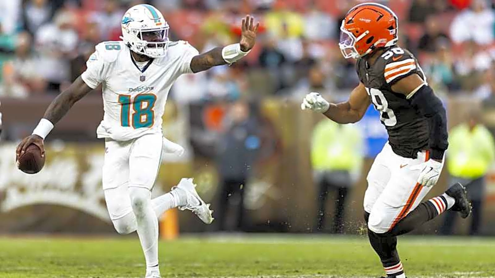 Browns quarterback room just got weirder with latest signing