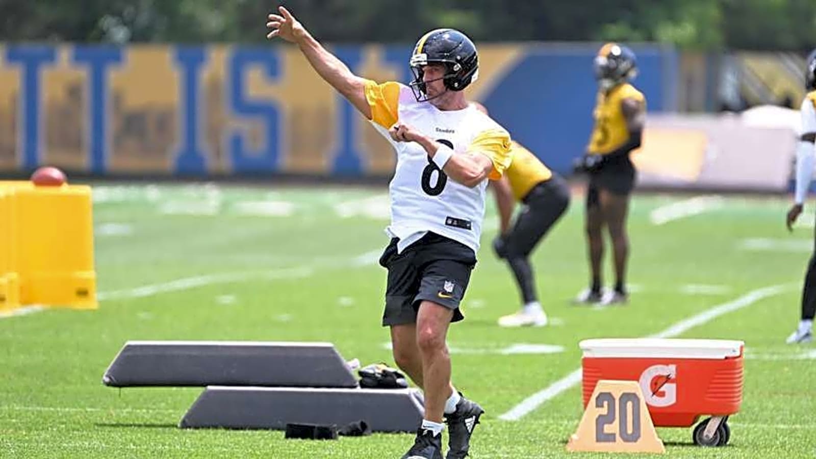Helmet CEO Responds to Steelers&#39; Aaron Rodgers