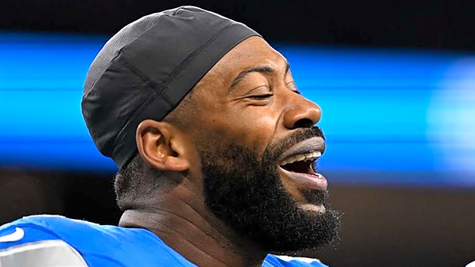 Lions Rival Urged to Sign Za&#39;Darius Smith