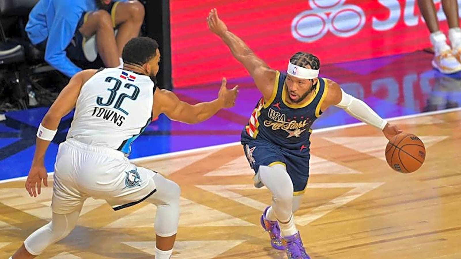 Knicks Stars Enjoy Duel During All-Star Matchup