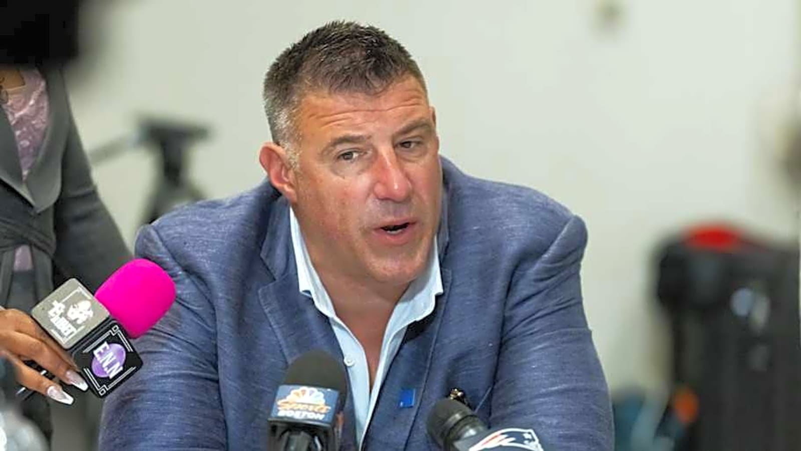 Patriots' Mike Vrabel Praises Eagles Amid Joint Practices Reports