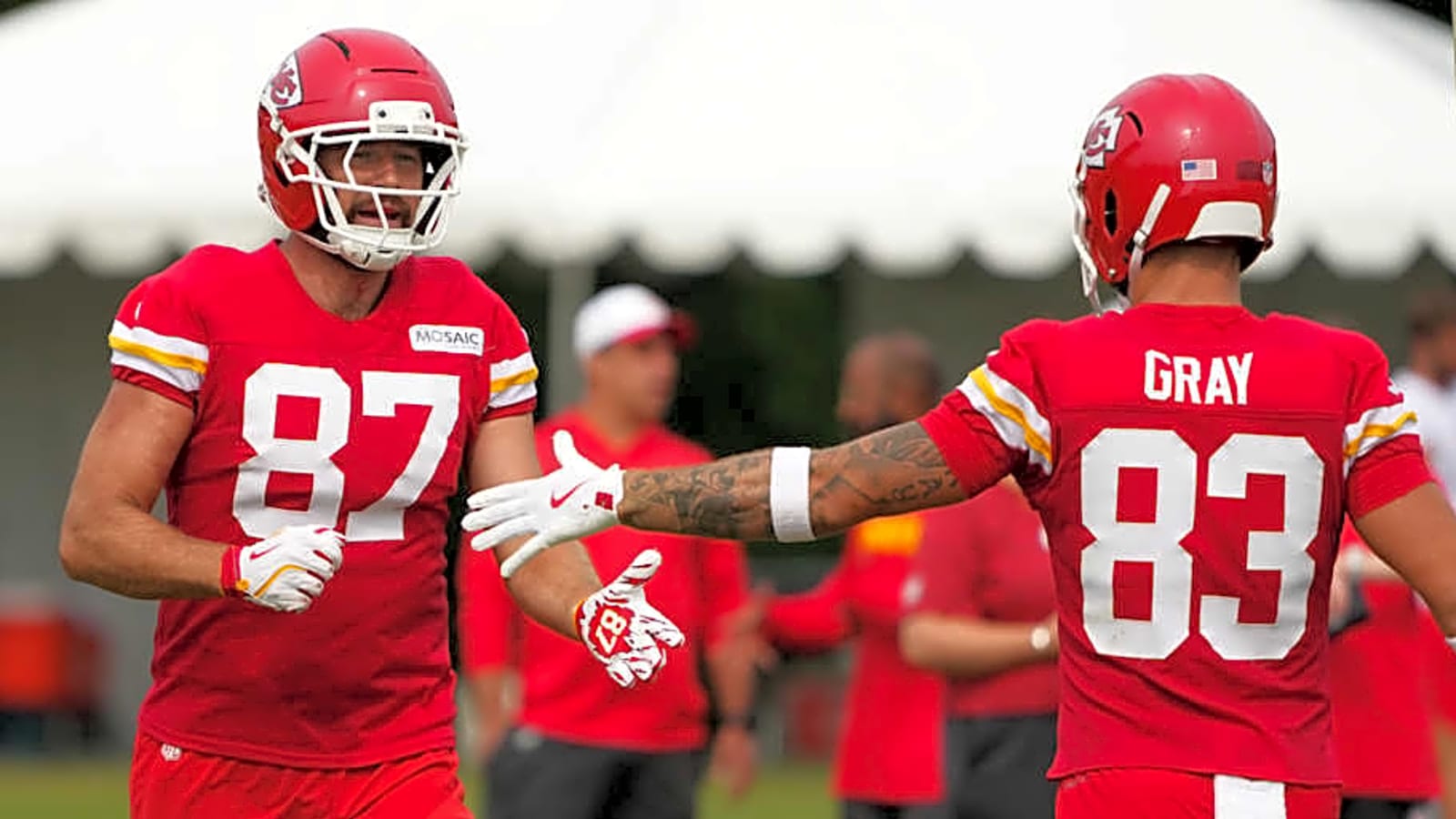 Travis Kelce thinks the Chiefs tight end room is loaded behind him