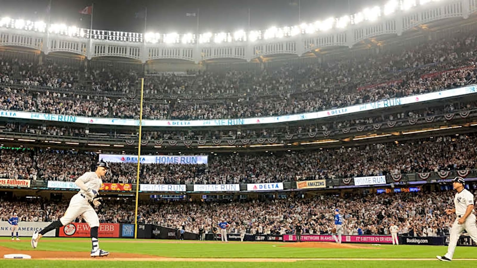 Yankees Beat Blue Jays, Avoid Elimination