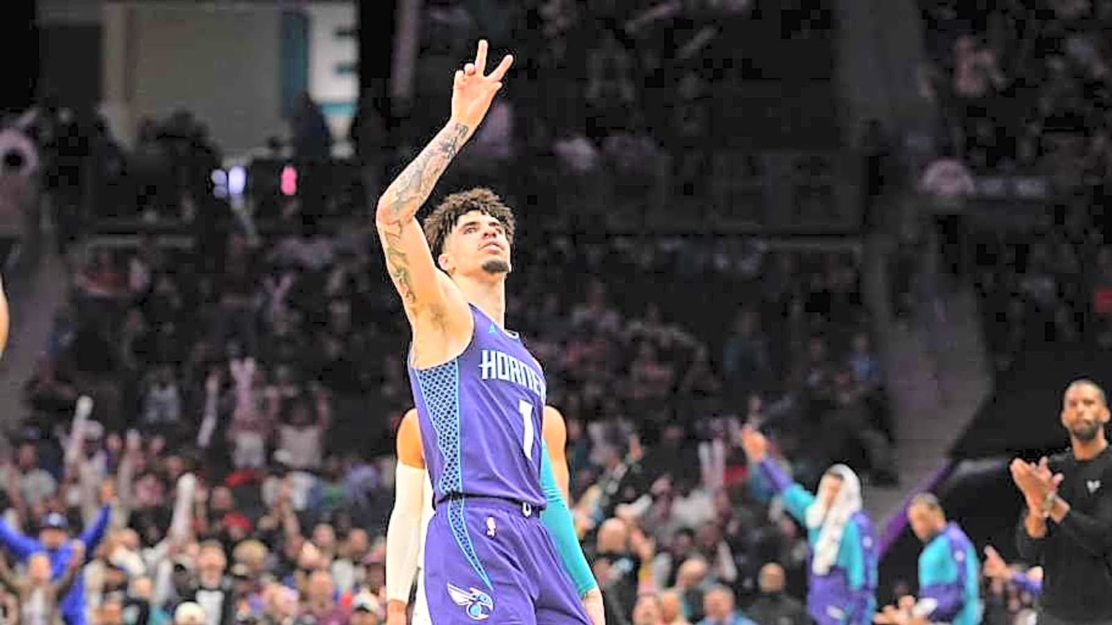 LSU’s Flau’Jae Johnson reveals what it’s like to meet LaMelo Ball in person