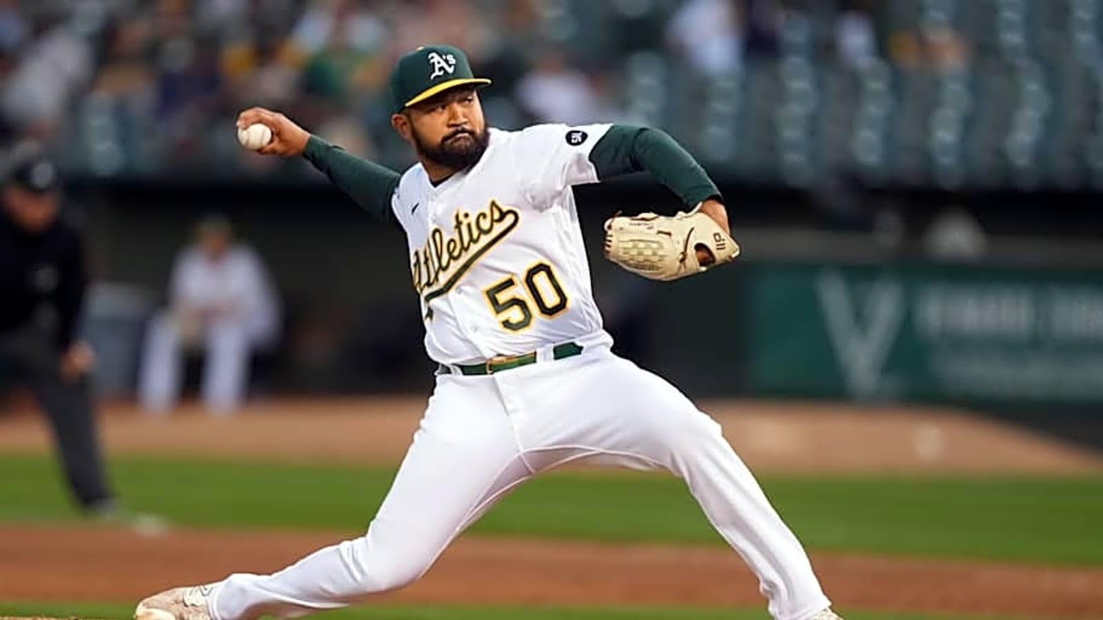 Former New York Mets pitcher signs with Yankees