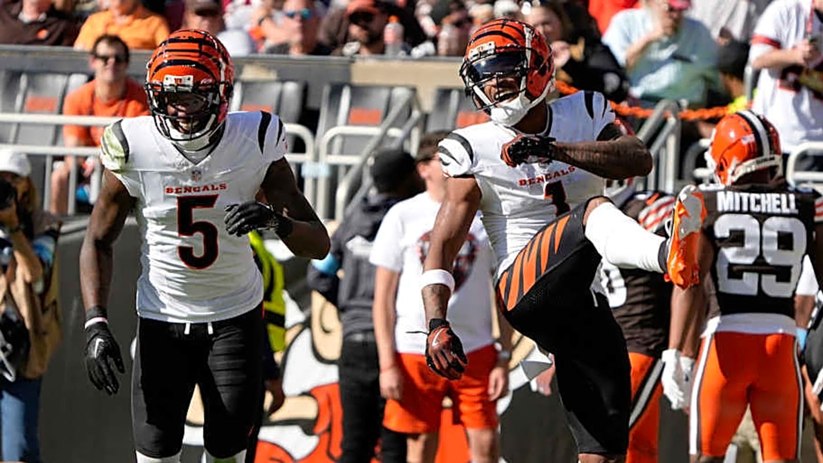 The Athletic Names Extending  Ja&#39;Marr Chase, Tee Higgins as Bengals Best Offseason Moves