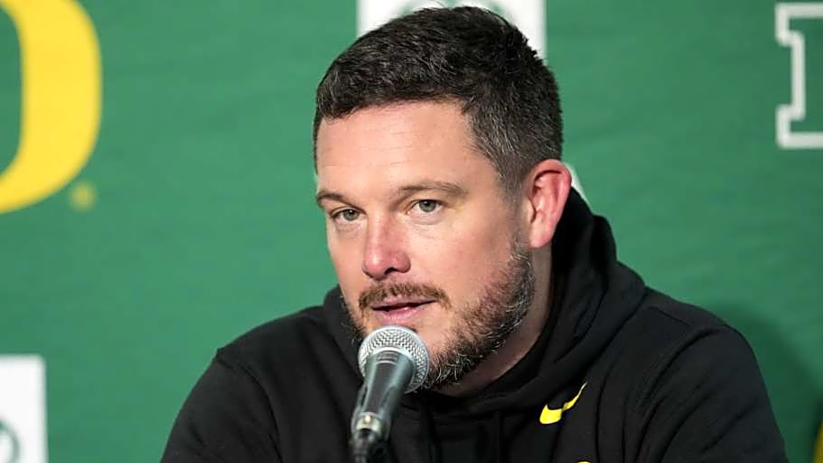 Oregon Ducks Falling Behind in Quarterback Recruiting Battle?