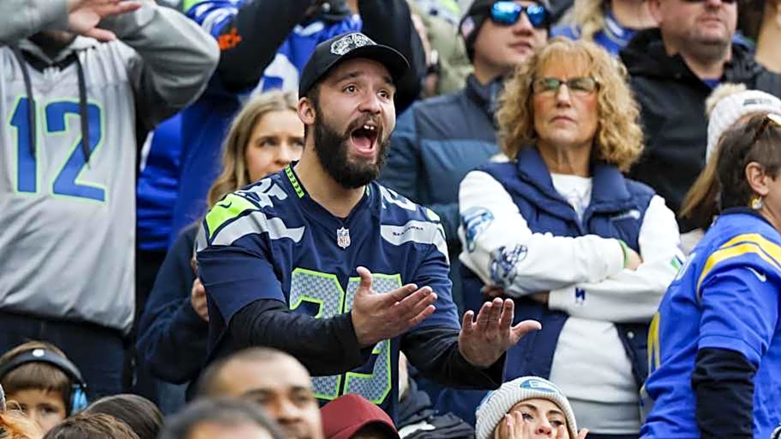 Seahawks suffer multiple injuries in friendly-fire collision vs. Packers