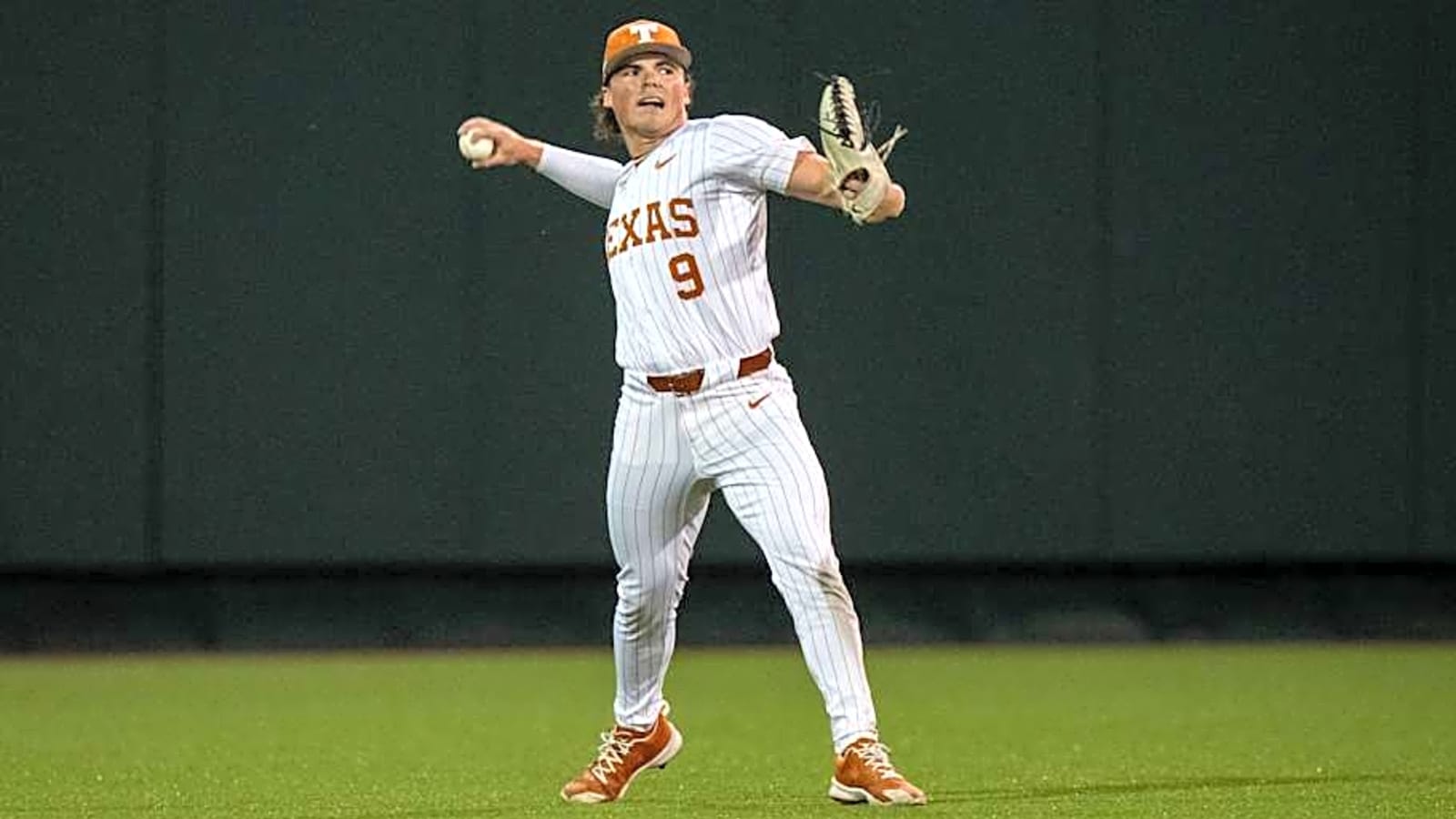 Texas Longhorns Outfielder Set to Enter Transfer Portal