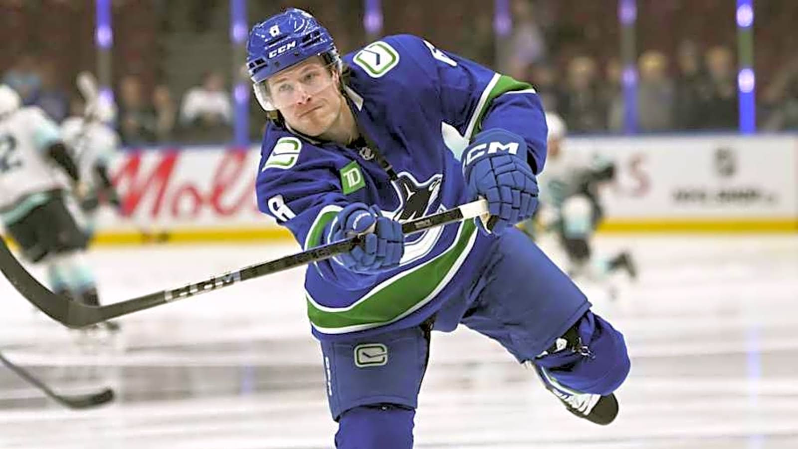 Canucks Re-Sign Scoring Winger