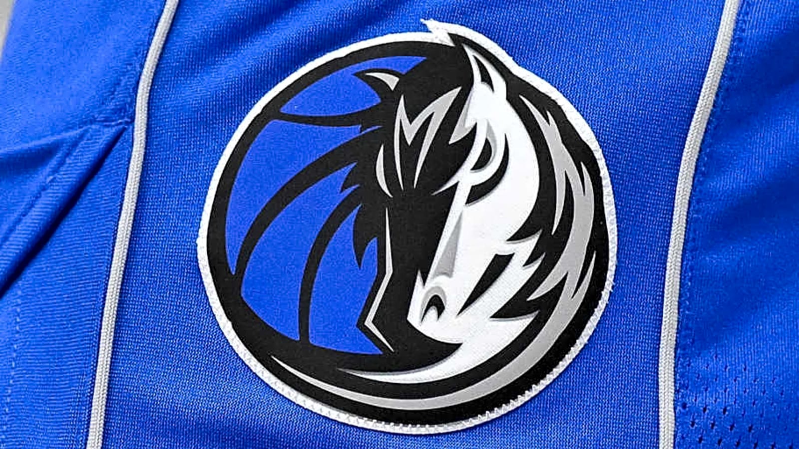 Mavericks star goes viral in jaw-dropping video