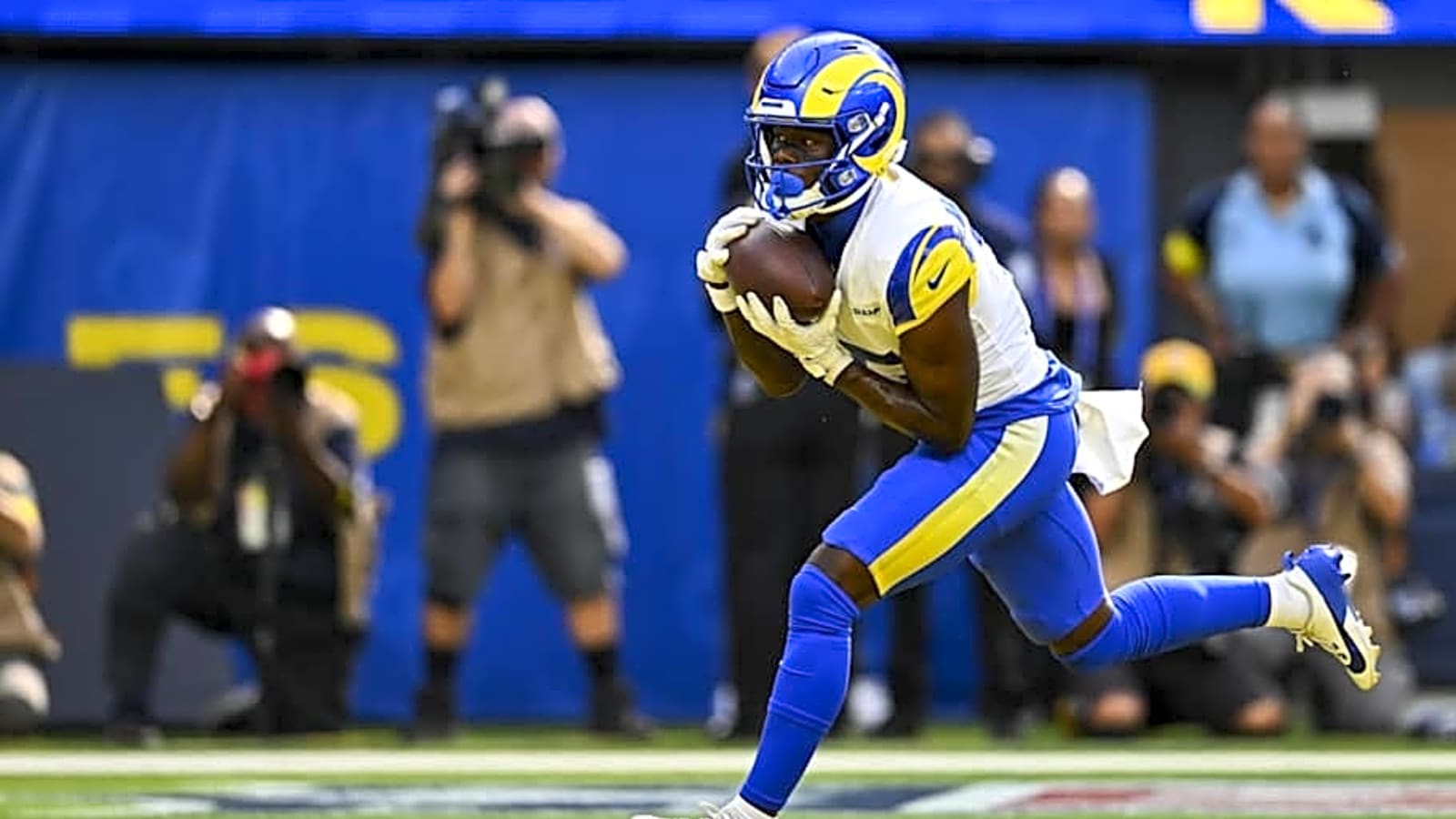 Rams Rookie Pays Tribute to Late Ravens Legend