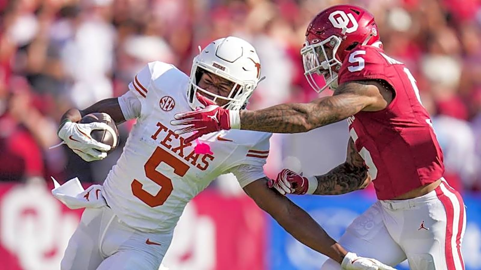 Texas Longhorns Play in Two of College Football&#39;s Greatest Rivalries