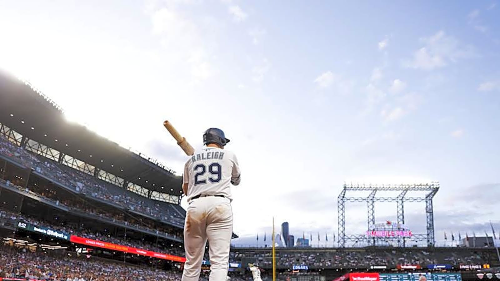Veteran Seattle Radio Host Makes Interesting Claim About Mariners&#39; Catcher Cal Raleigh