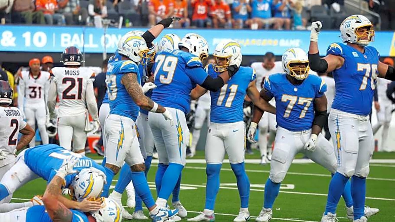 Chargers make clean sweep in NFL expert predictions for Week 4