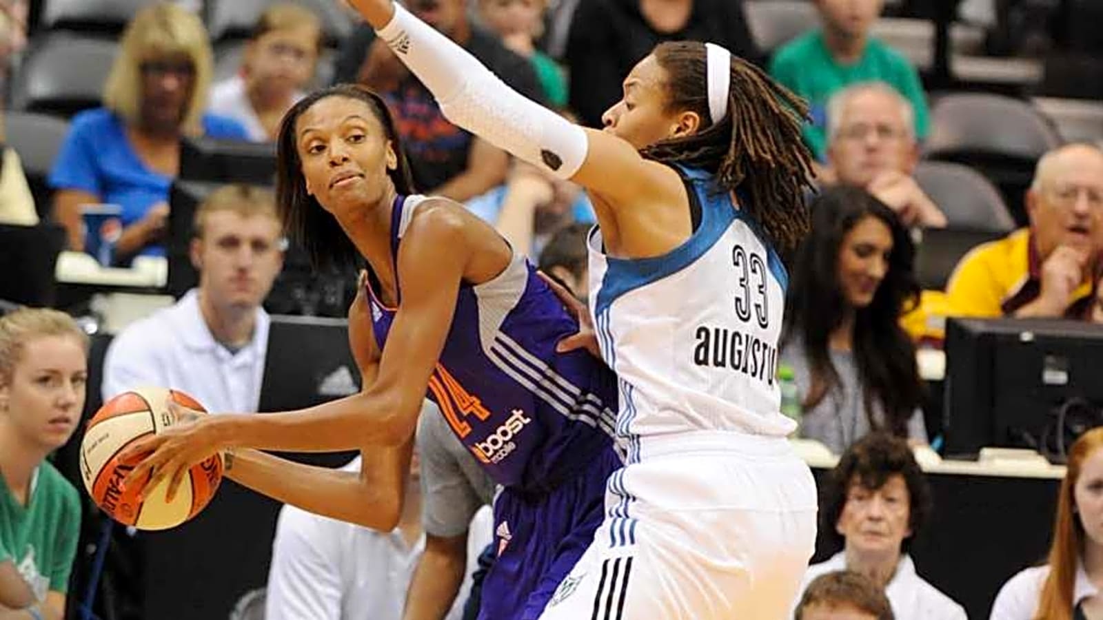 Phoenix Moves The Ball In Taylor's Final Season