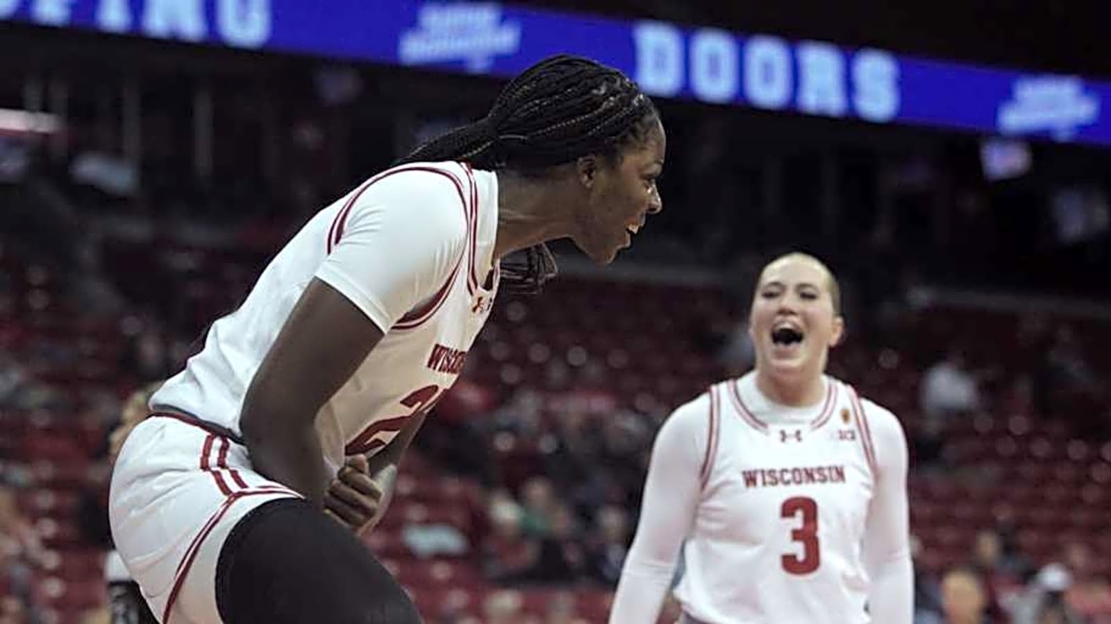 Kim Mulkey, LSU Women&#39;s Basketball Hosting Top-10 Transfer for Visit to Campus