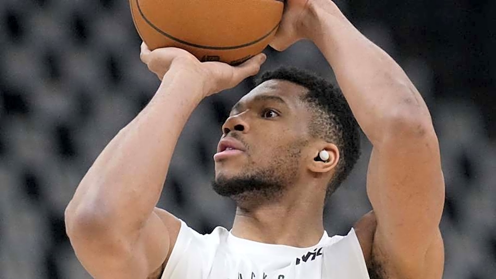 Bucks’ Giannis Antetokounmpo Posts 5-Word Message on Social Media