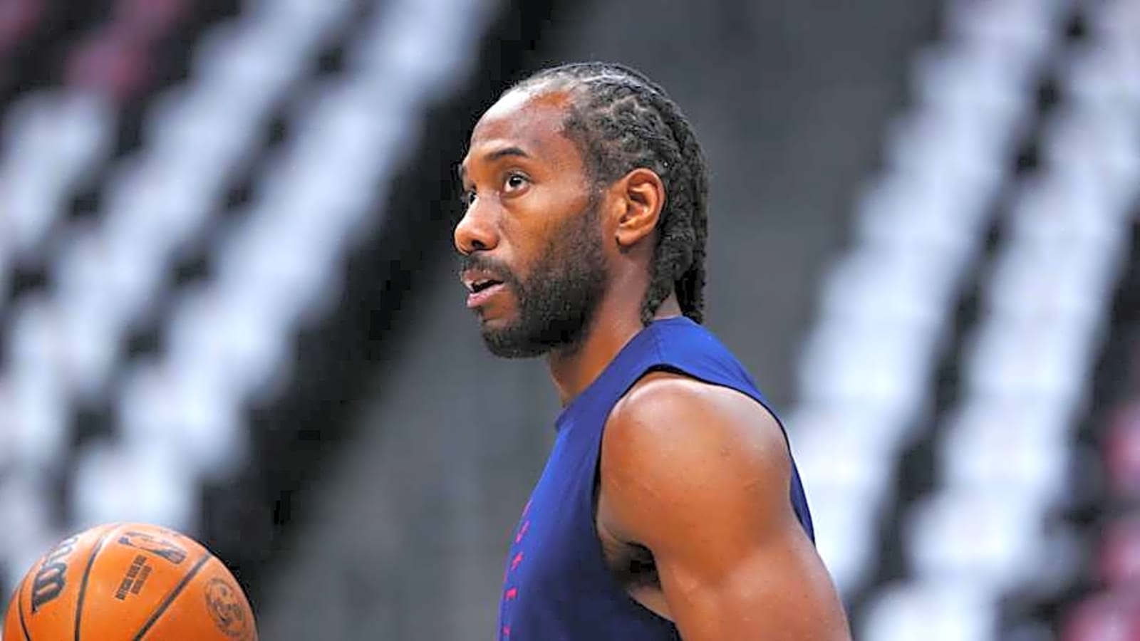Kawhi Leonard&#39;s Latest Offseason Appearance Goes Viral