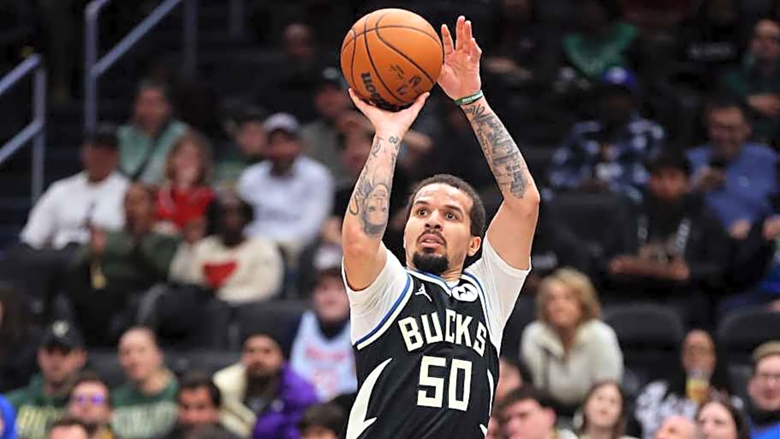 Suns, Bucks Swap Key Role Players in Smart NBA Deadline Move