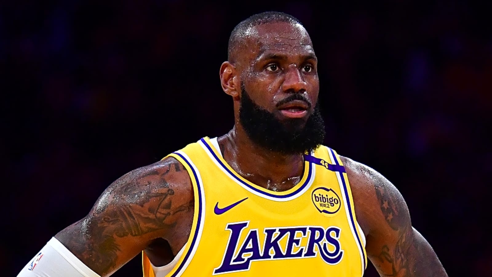 LeBron James once again shades Lakers' front office