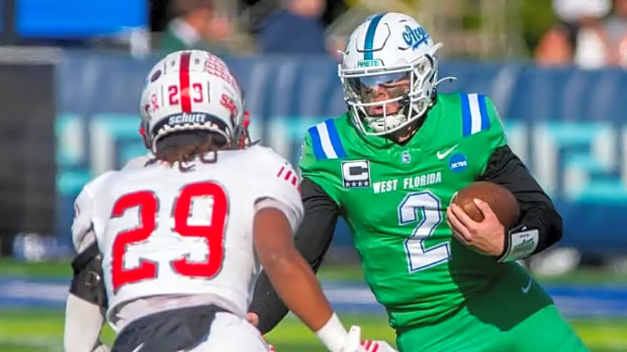 Wisconsin Badgers in contact with impressive 44 TD West Florida QB-WR duo