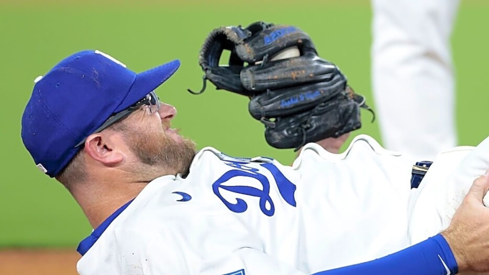  Max Muncy’s Bone Bruise Might Carry Over Into 2026 Season
