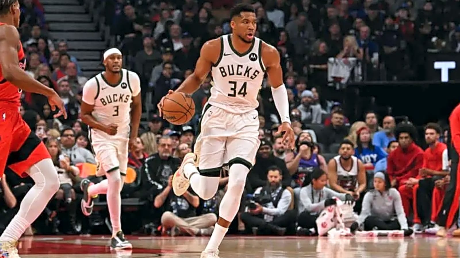 Giannis Antetokounmpo’s historic stat line boosts Bucks to 2-0