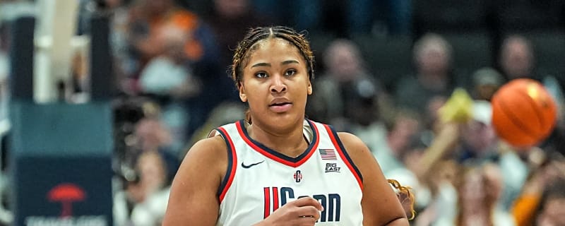 Perfect season looking even more likely for No. 1 UConn women after second-half runaway against No. 15 Tennessee