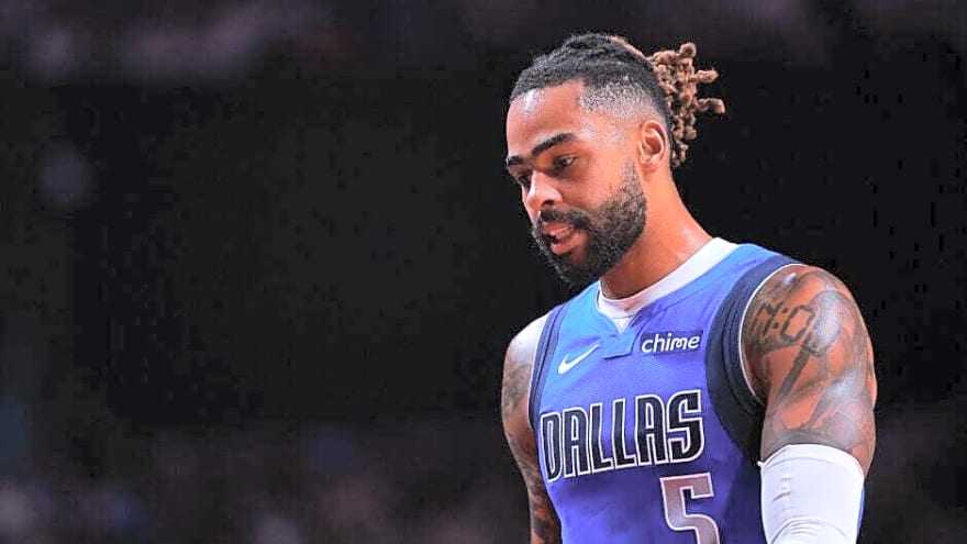 D’Angelo Russell’s season goes from bad to worse as Mike Brown singles him out during Mavs vs Knicks