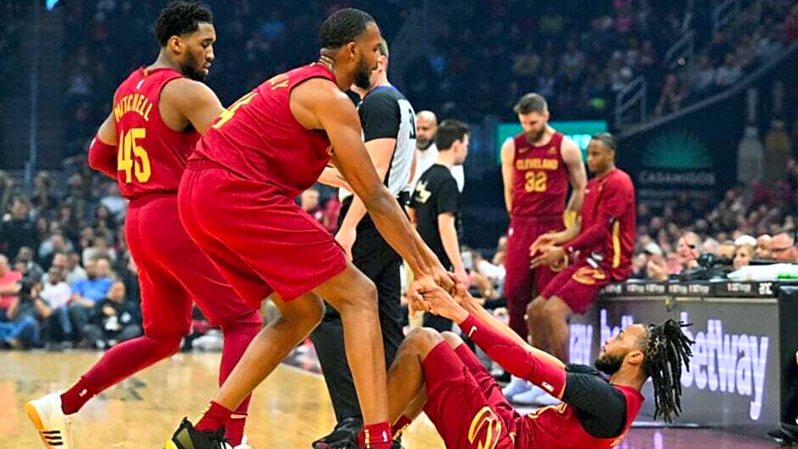 Bill Simmons says Cleveland Cavaliers are doing what NBA teams don’t do anymore, he likes it