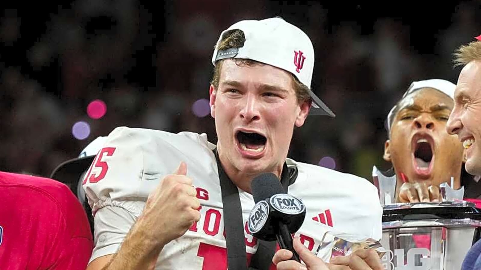 Indiana QB Fernando Mendoza wins prestigious Maxwell Award