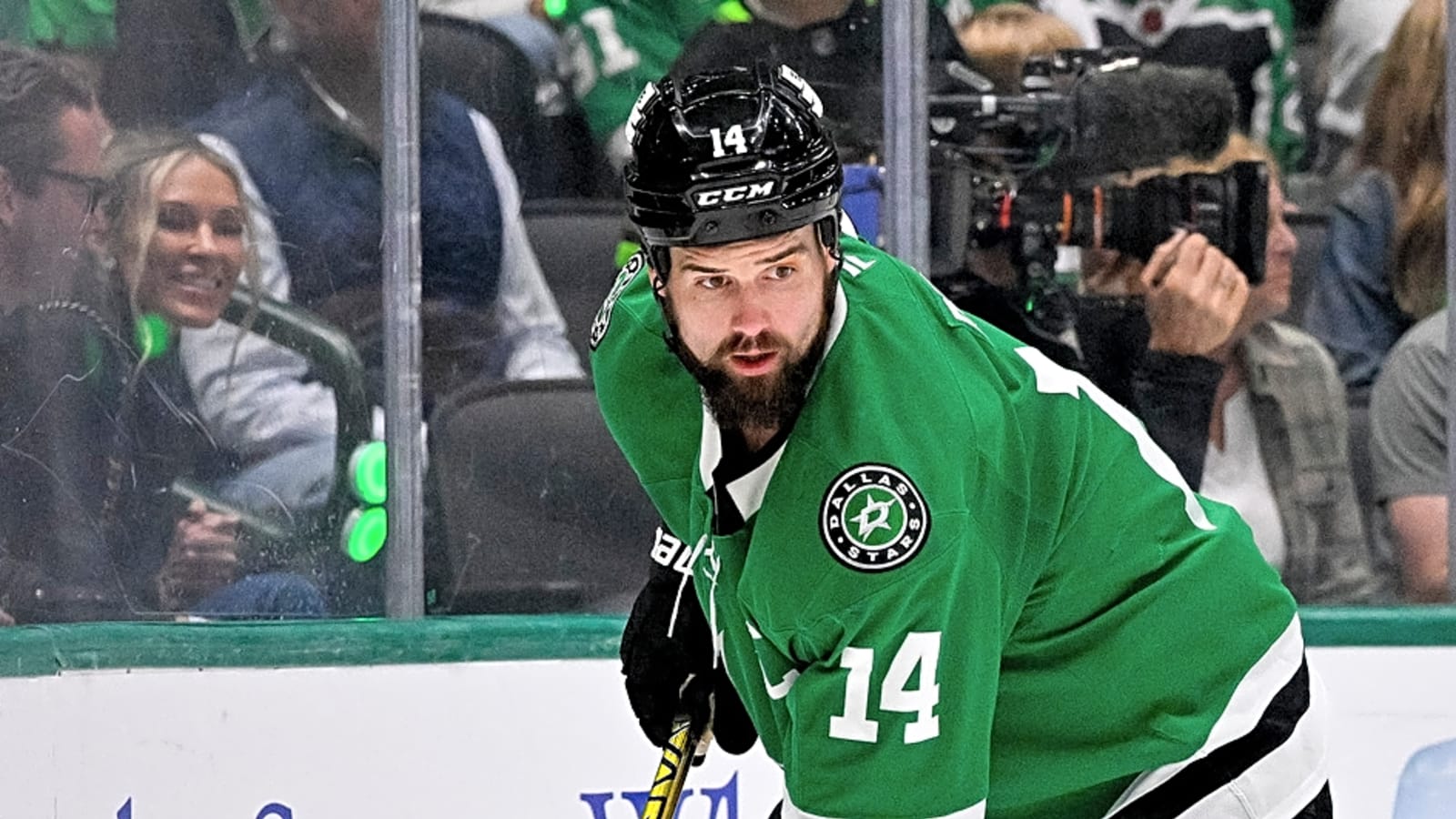 Stars make flurry of roster moves prior to season opener